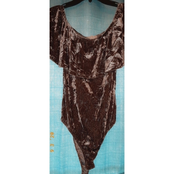 A off shoulders shirt - Picture 1 of 1